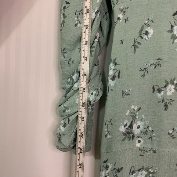 Veiled Collections Long Sleeve Green Maxi Dress - Picture 13 of 14